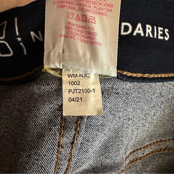 No Boundaries Women's Juniors 17 Blue High Rise Mom Dark Wash Relaxed Fit Denim - Picture 7 of 9